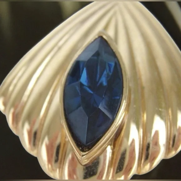 GIVENCHY Vintage Crystal Clip On Earrings 🤩✨ - Picture 6 of 8